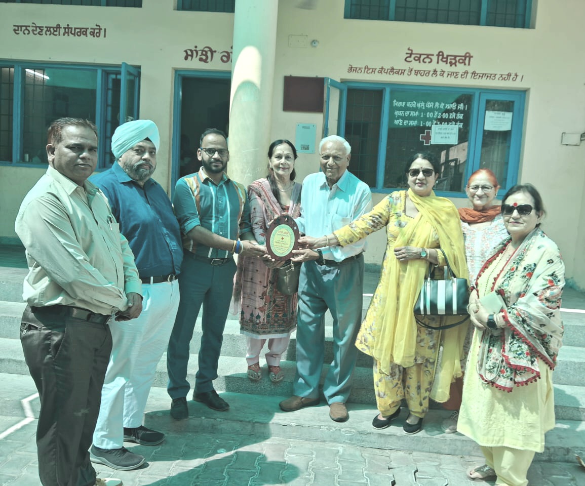 Manish Chandra Sood and Kumkum Sood contributed 10 thousand rupees for the 'Sanji Kitchen'